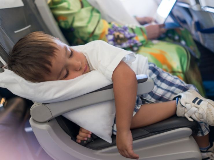 intrattenere i bambini in aereo