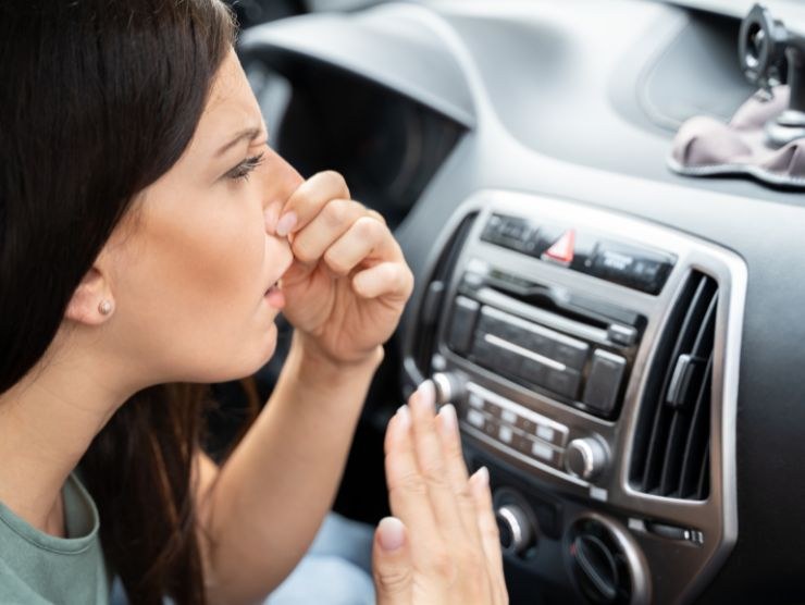 risolvere problema cattivi odori auto